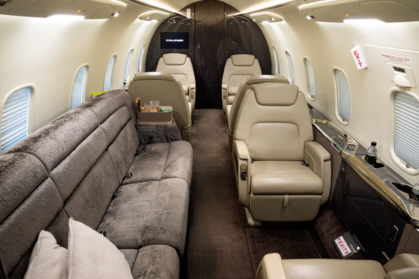 Bombardier Challenger 350 C-GTPJ operated by Anderson Air, Ltd. photo 3