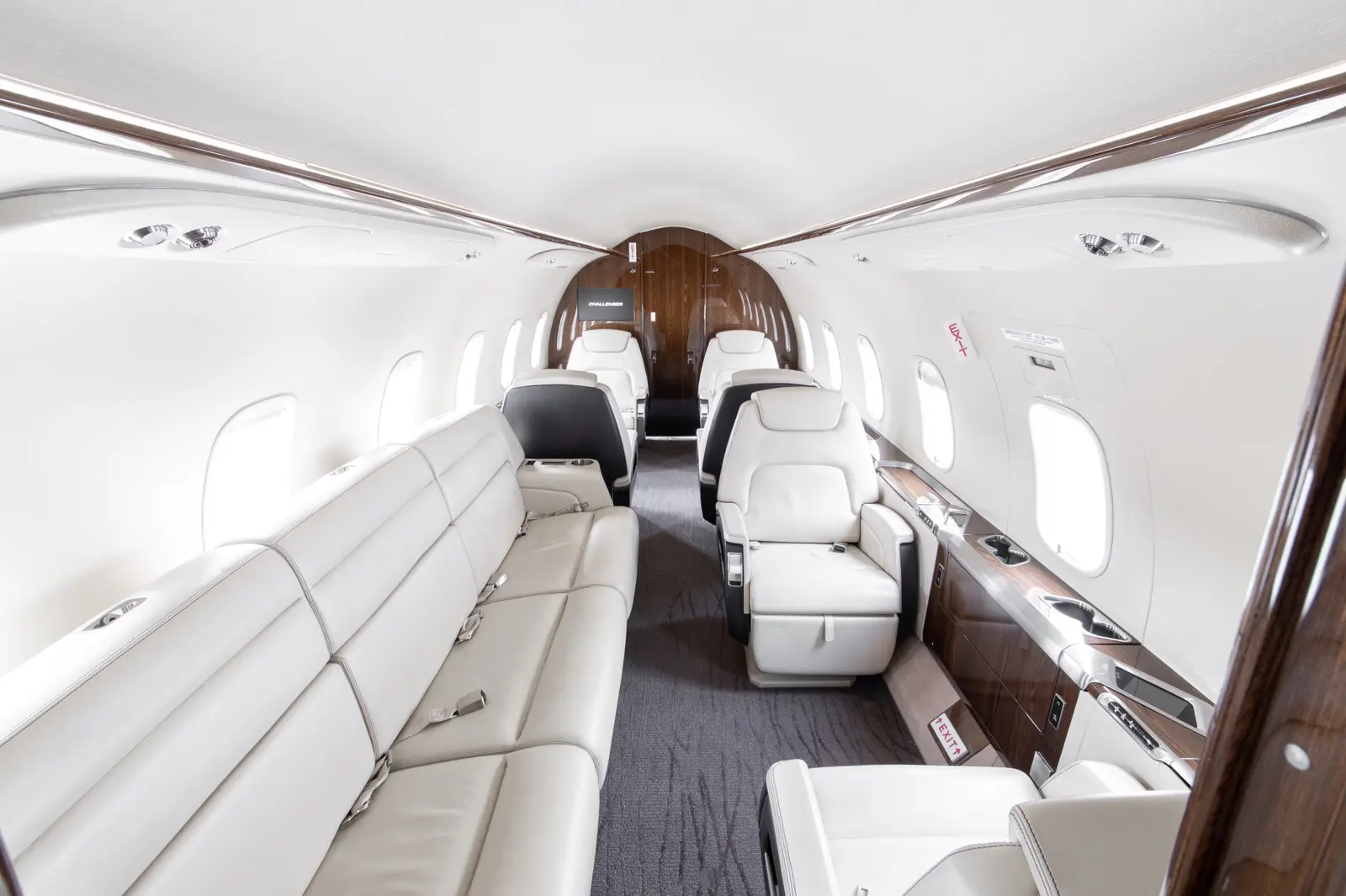 Bombardier Challenger 350 C-GTUF operated by Chartright Air Group photo 4