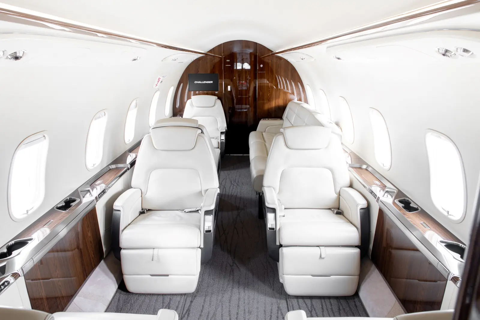 Bombardier Challenger 350 C-GTUF operated by Chartright Air Group photo 5