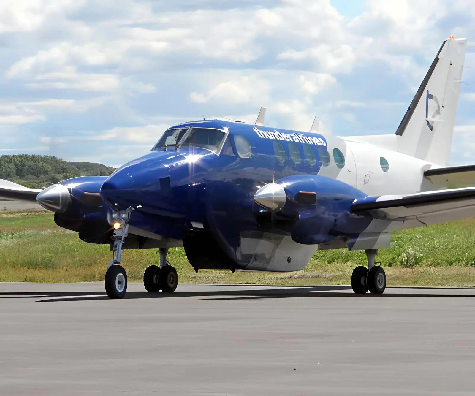 Beechcraft King Air 100 C-GUPP operated by Thunder Airlines photo 2