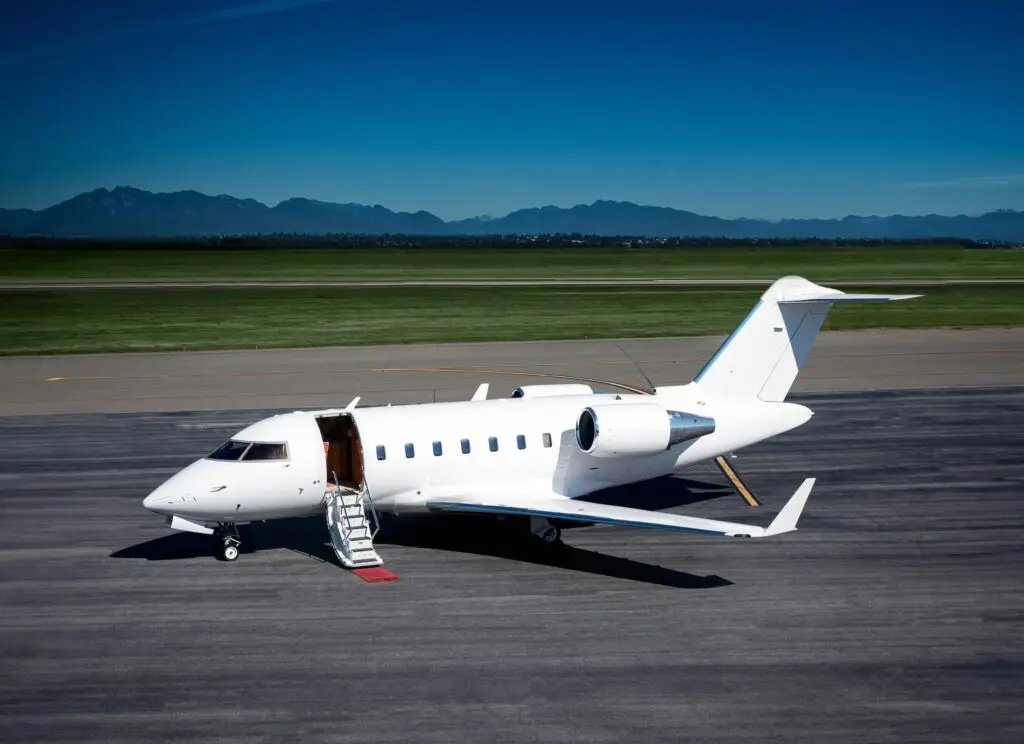 Bombardier Challenger 605 C-GURJ operated by Anderson Air, Ltd., exterior
