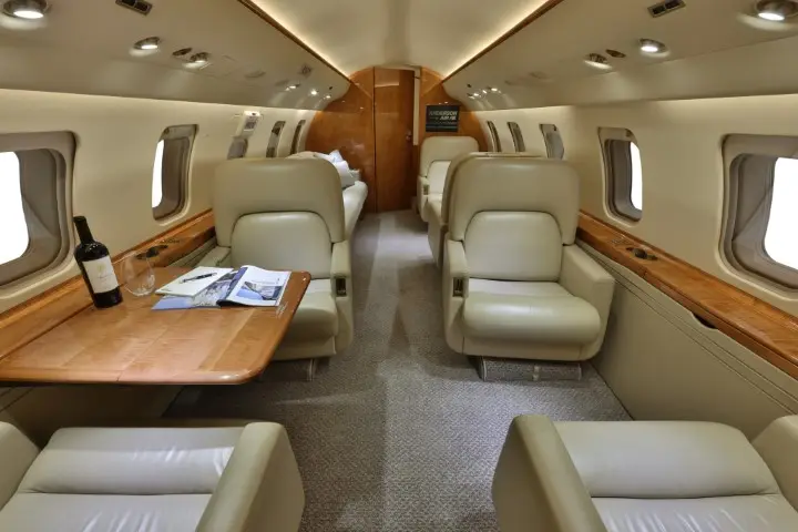 Bombardier Challenger 605 C-GURJ operated by Anderson Air, Ltd. photo 2