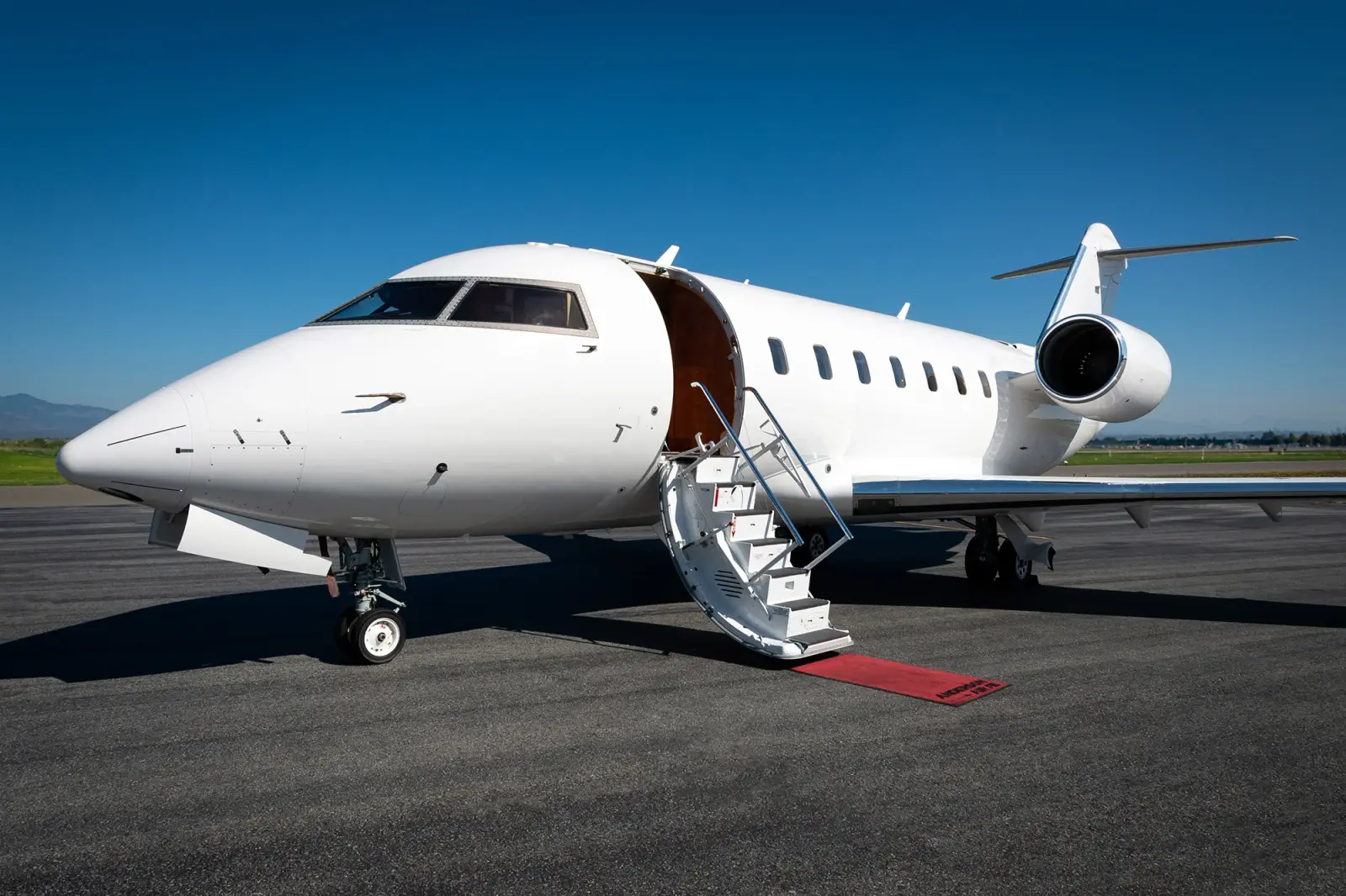 Bombardier Challenger 605 C-GURJ operated by Anderson Air, Ltd. photo 6