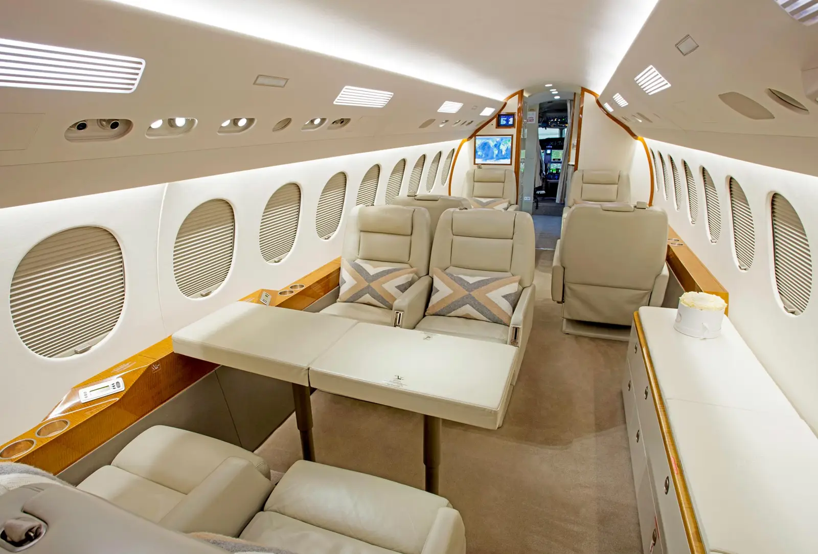 Dassault Falcon 7X C-GWKW operated by Skyservice Business Aviation photo 3