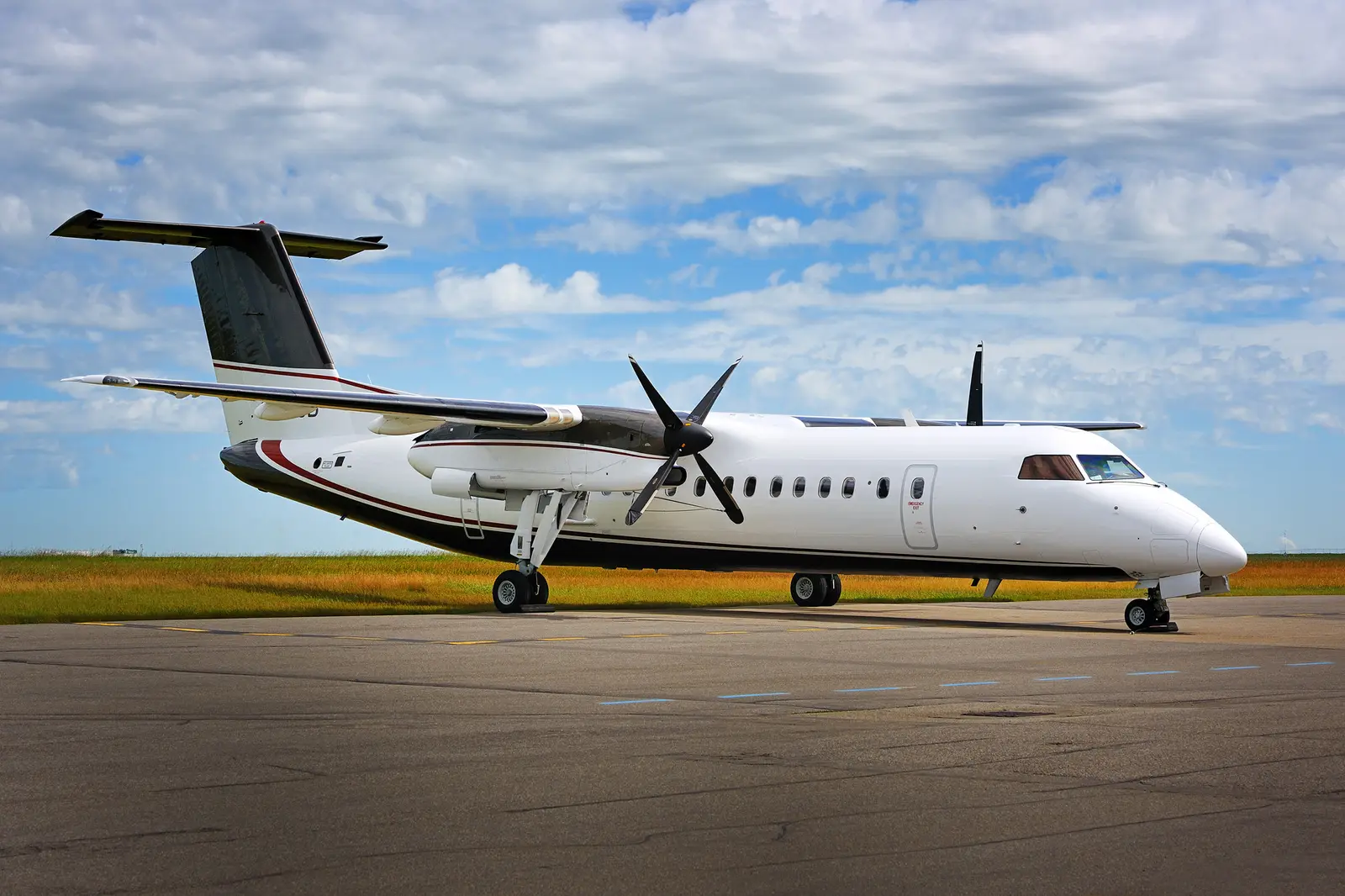 De Havilland DHC-8-202 C-GYUP operated by Sunwest Aviation, Ltd. photo 3