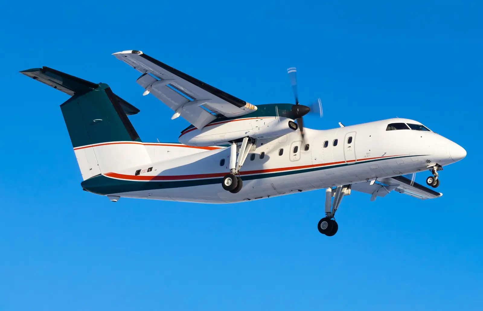 De Havilland DHC-8-202 C-GYUP operated by Sunwest Aviation, Ltd. photo 5