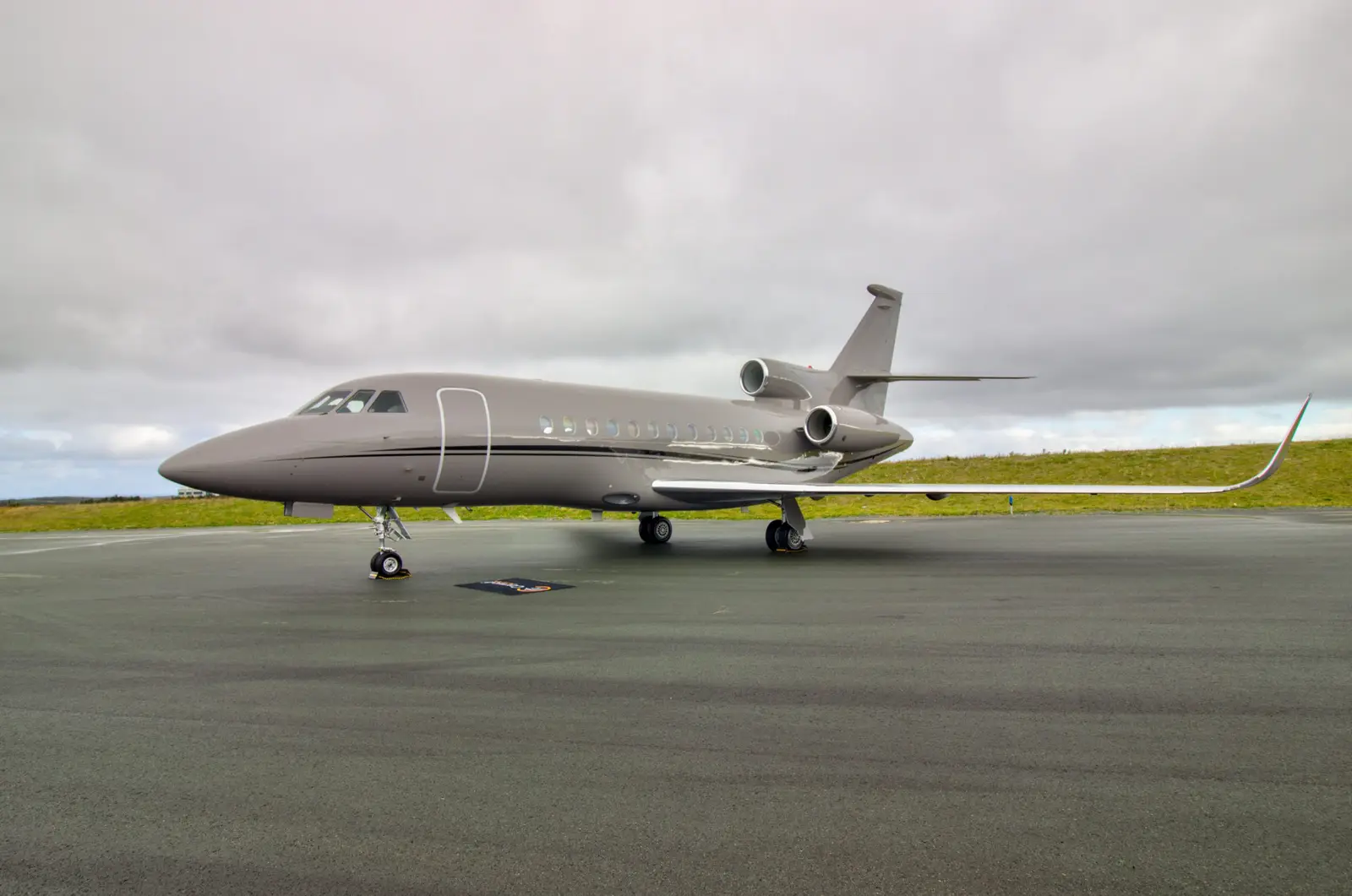 Dassault Falcon 900EX EASy C-GYYT operated by Coywolf Aviation Limited, exterior