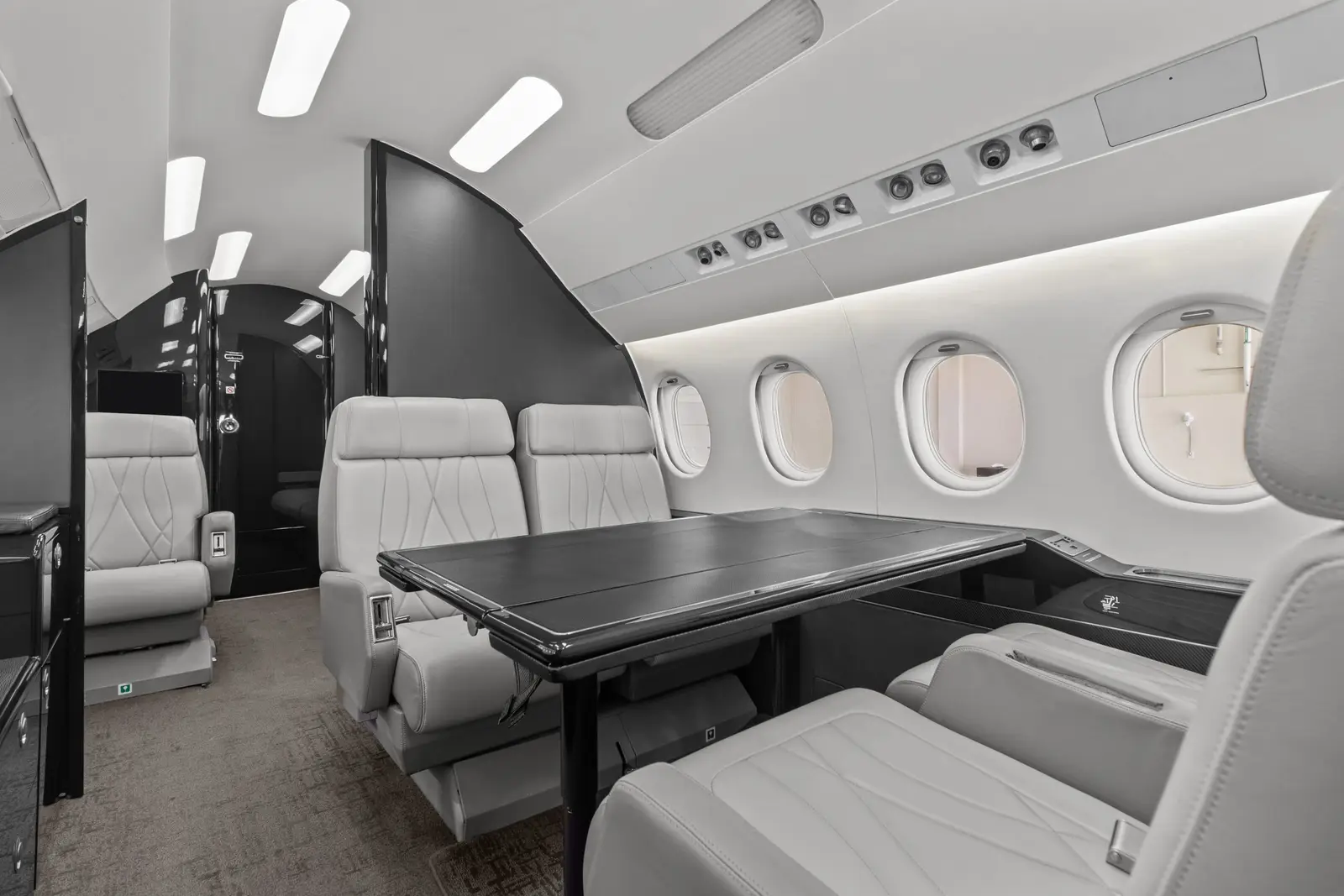 Dassault Falcon 900EX EASy C-GYYT operated by Coywolf Aviation Limited photo 2