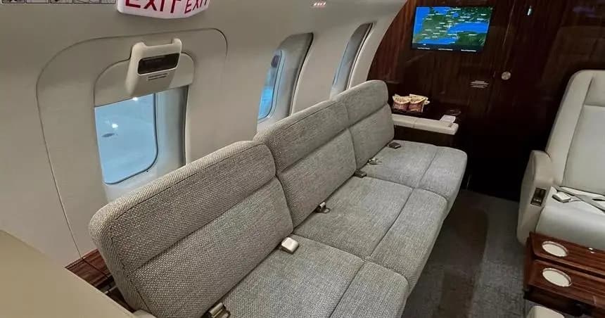 Bombardier Challenger 605 C-GZGP operated by Skyservice Business Aviation photo 2