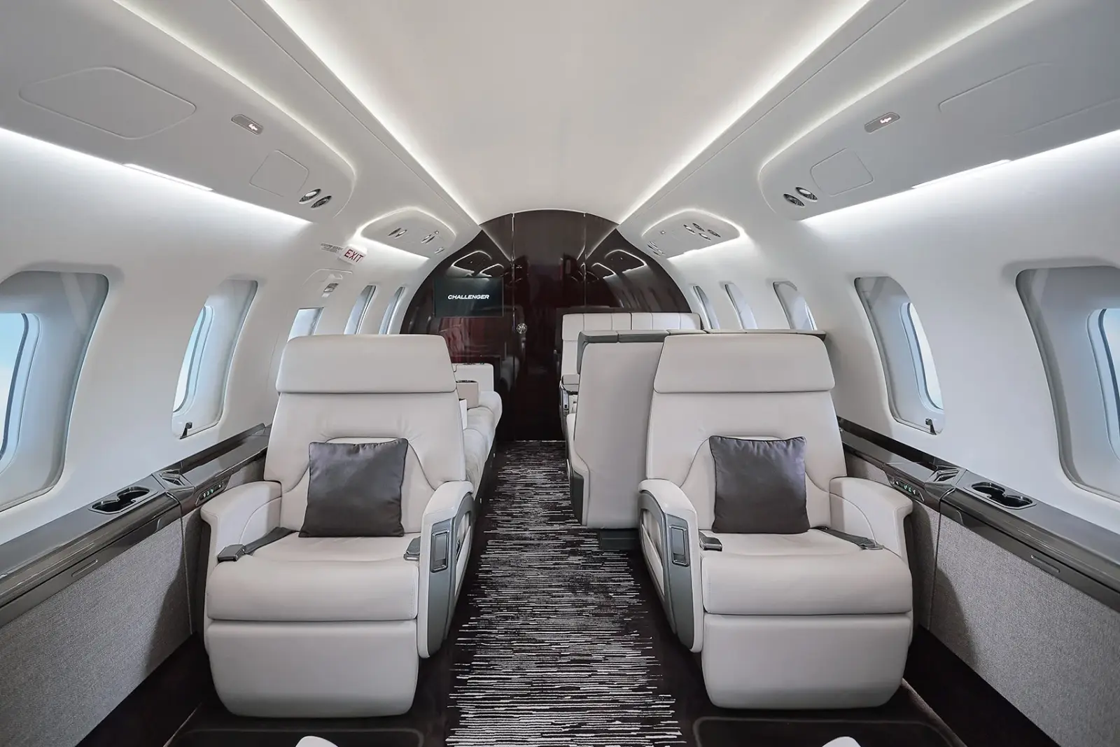 Bombardier Challenger 650 C-GZUM operated by Skyservice Business Aviation photo 3
