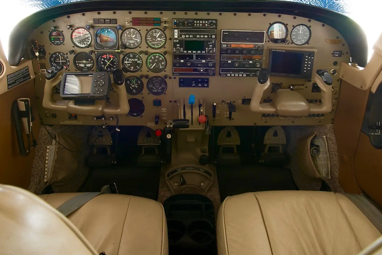 Piper PA-32R-301 CP-2681 operated by Aeroeste photo 3
