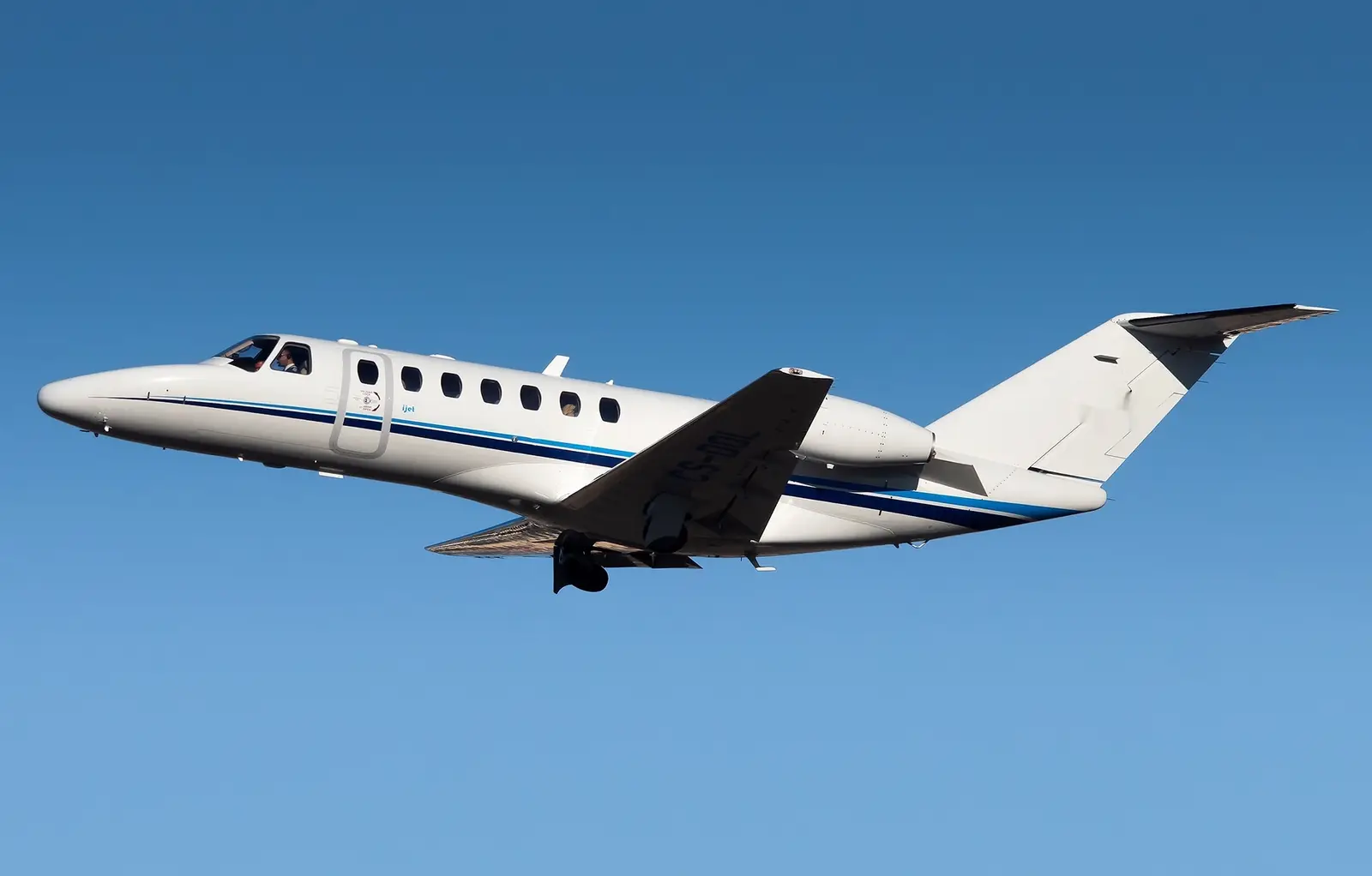 Cessna Citation CJ3 CS-DOL operated by IJet Aviation photo 4