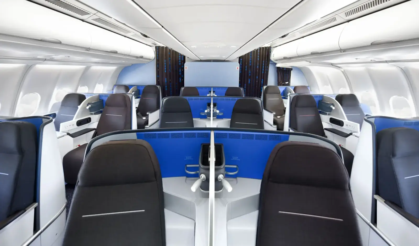 Airbus A330-200 CS-TCE