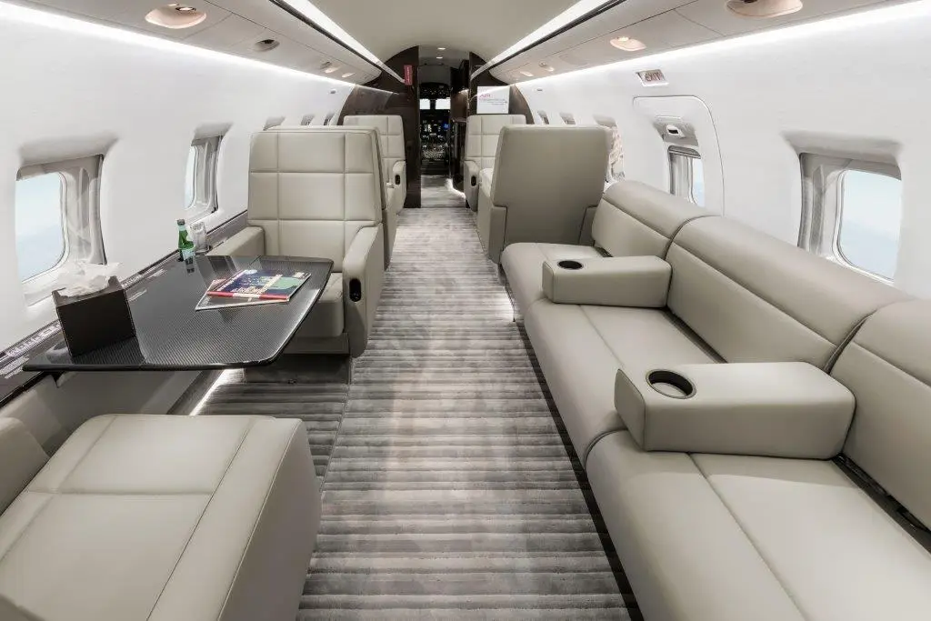 Bombardier Challenger 604 D-AAAX operated by Air Independence photo 3