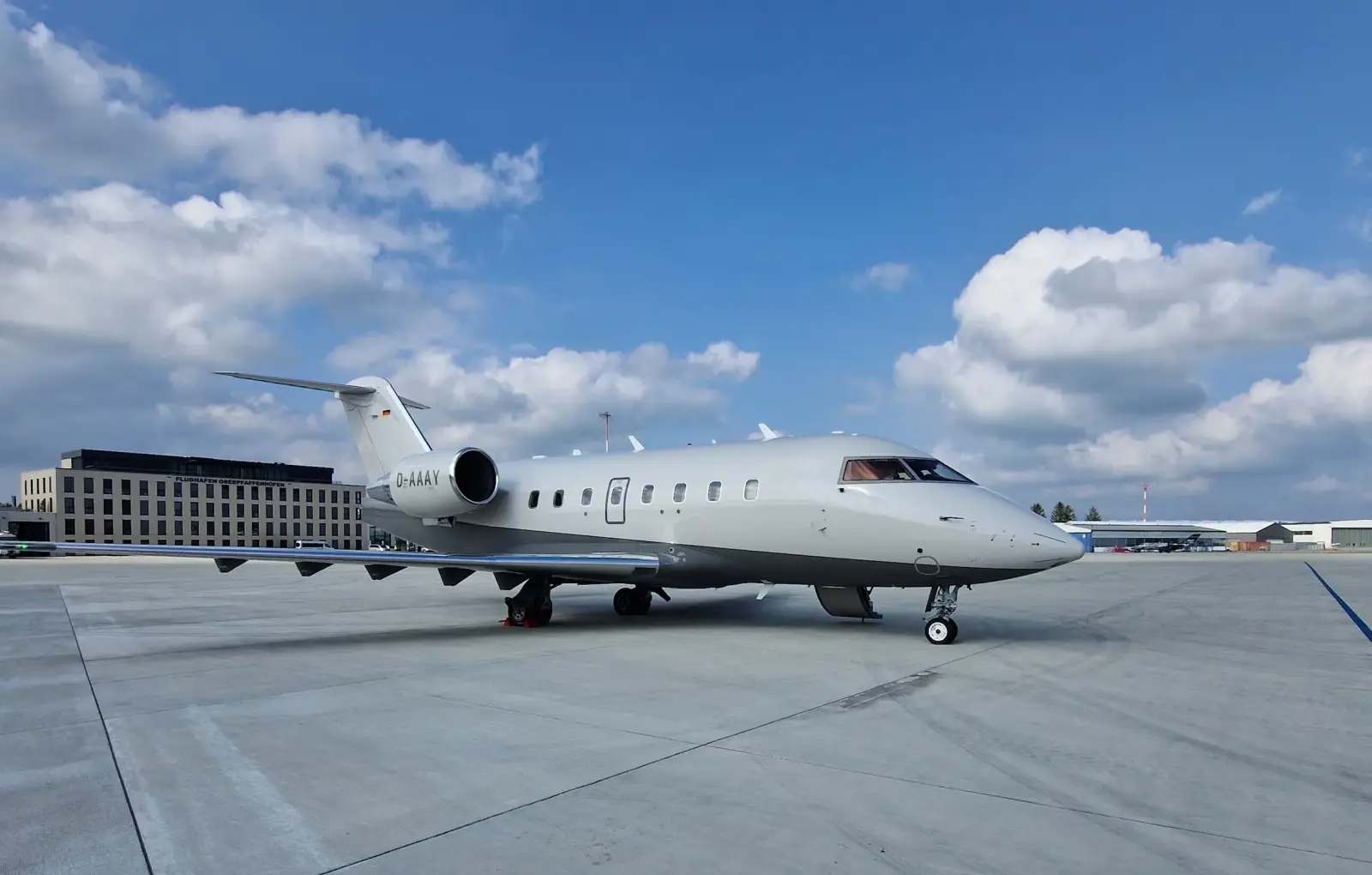 Bombardier Challenger 604 D-AAAY operated by Air Independence, exterior