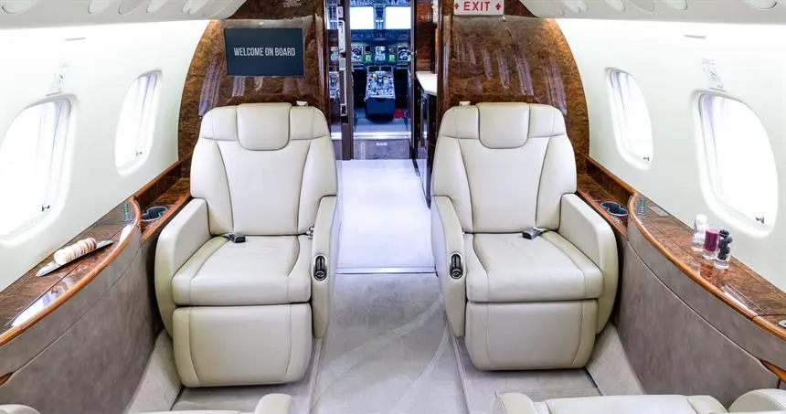 Embraer Legacy 650 D-AAHO operated by Vistajet photo 4