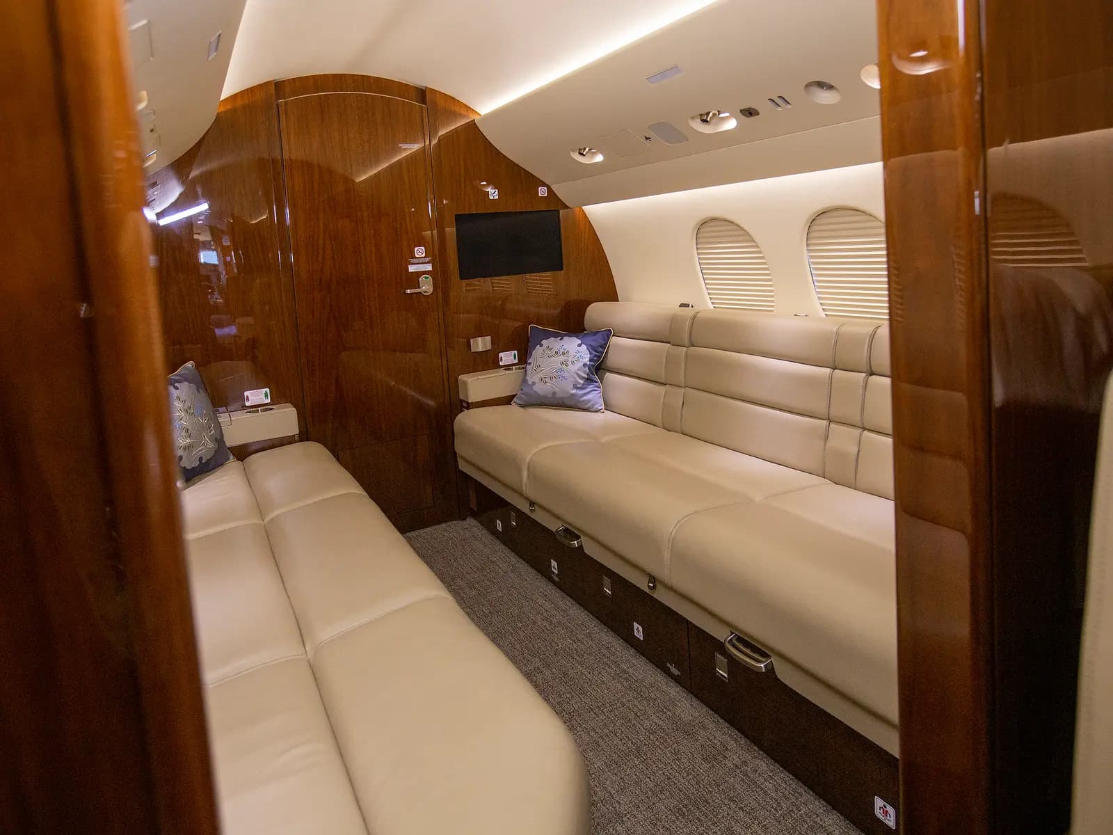 Dassault Falcon 7X D-ACFL operated by Air Alsie photo 4