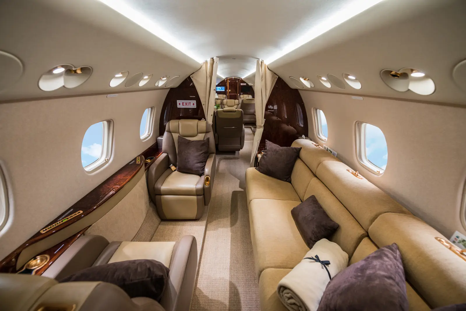 Embraer Legacy 600 D-AEOT operated by Vistajet photo 2