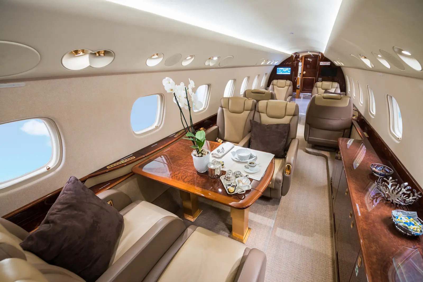 Embraer Legacy 600 D-AEOT operated by Vistajet photo 4