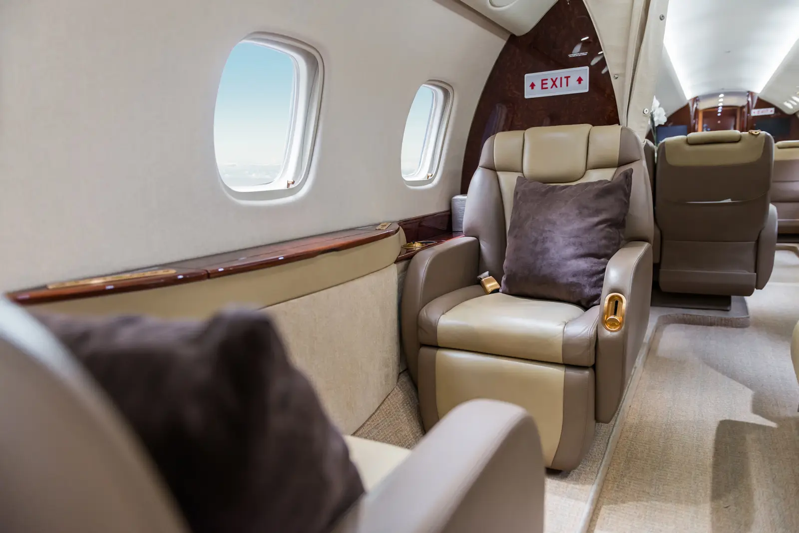 Embraer Legacy 600 D-AEOT operated by Vistajet photo 6