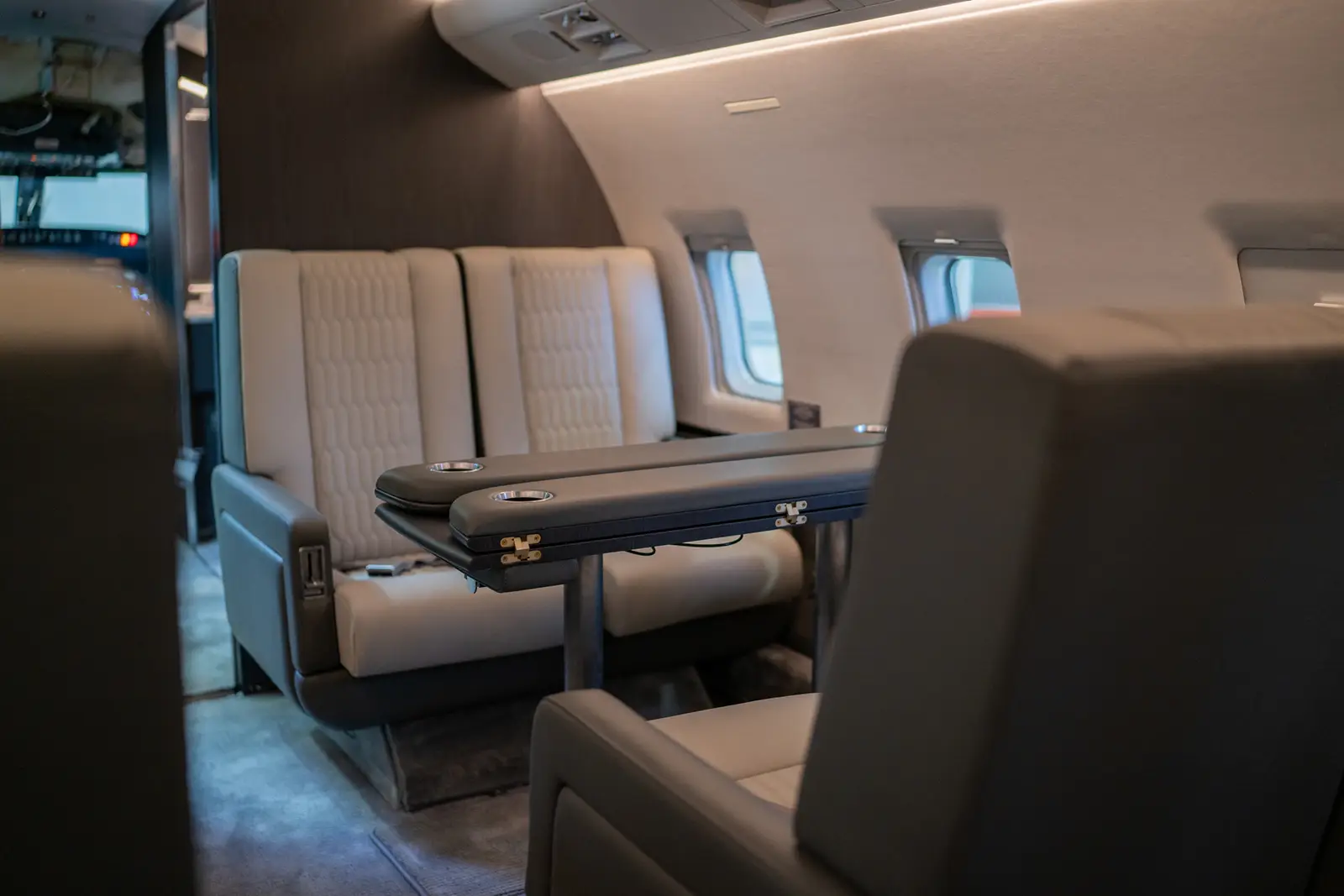Bombardier Challenger 604 D-AFAI operated by FAI Aviation Group photo 3