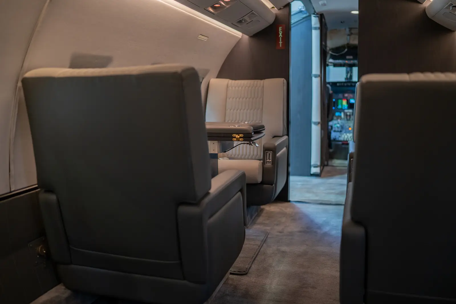 Bombardier Challenger 604 D-AFAI operated by FAI Aviation Group photo 4