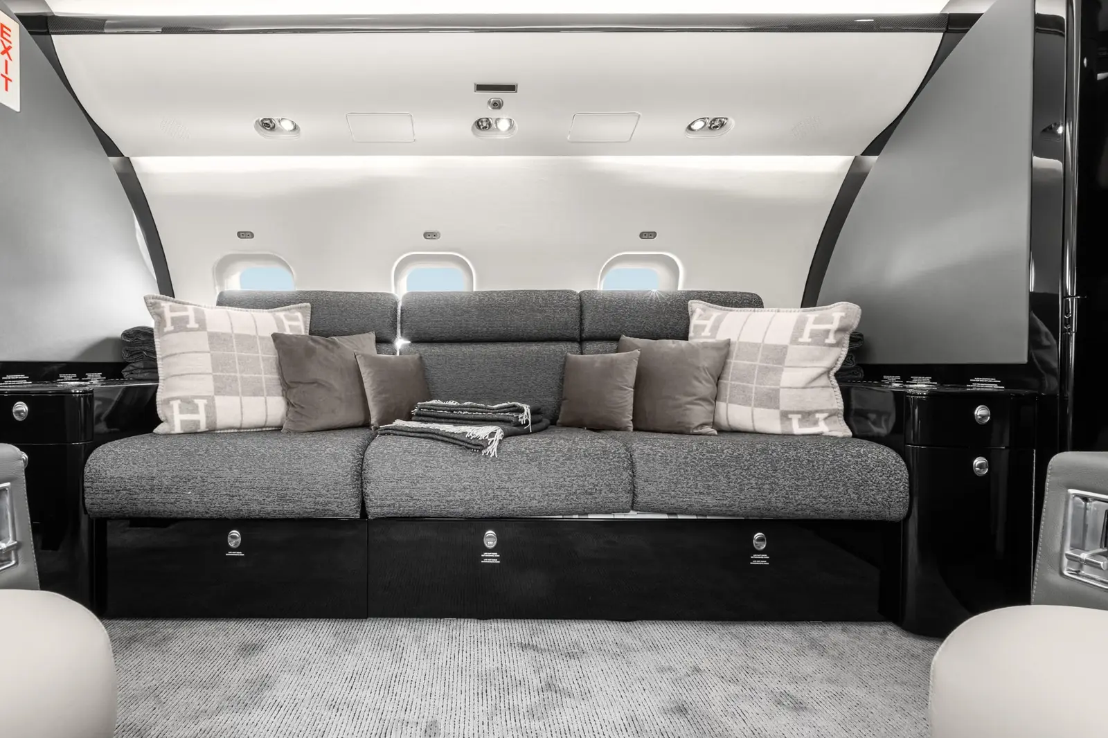 Bombardier Global Express XRS D-AFAM operated by FAI Aviation Group photo 2