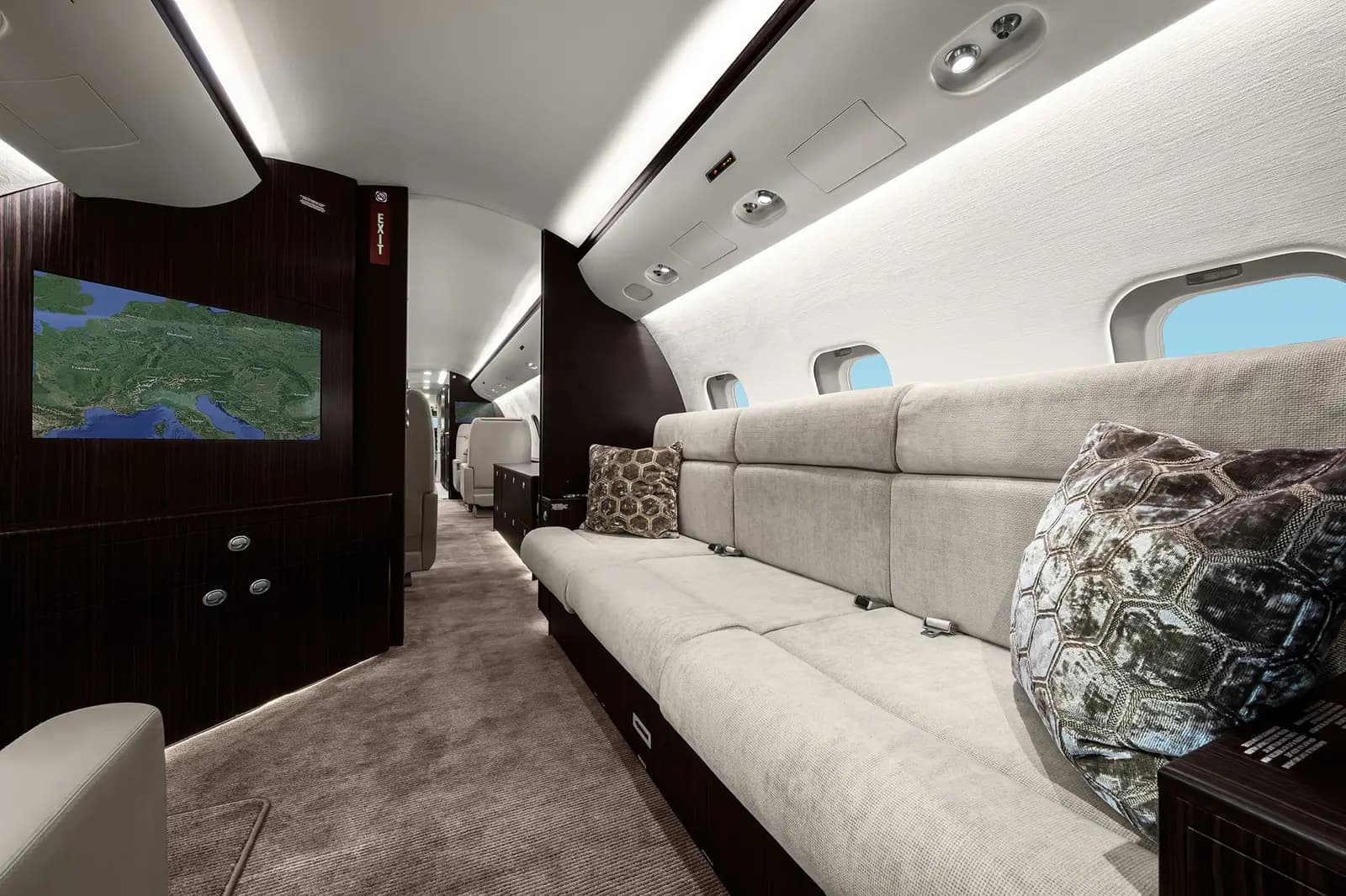 Bombardier Global Express D-AFAO operated by FAI Aviation Group photo 6