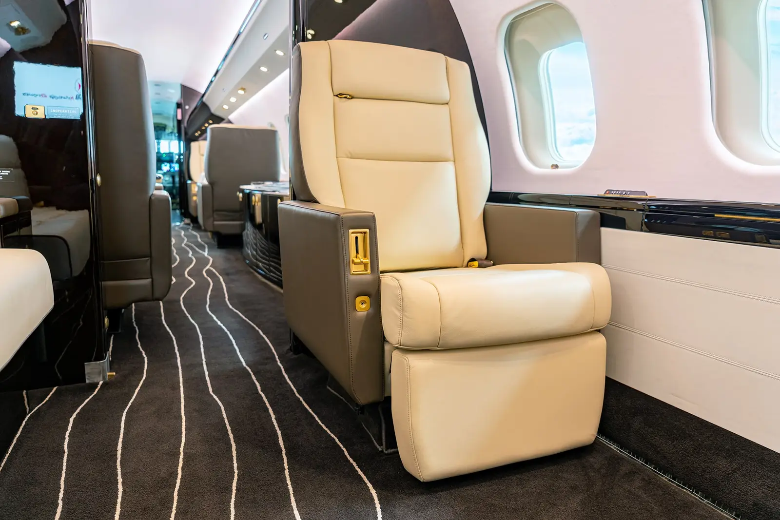 Bombardier Global Express D-AFAU operated by FAI Aviation Group photo 3