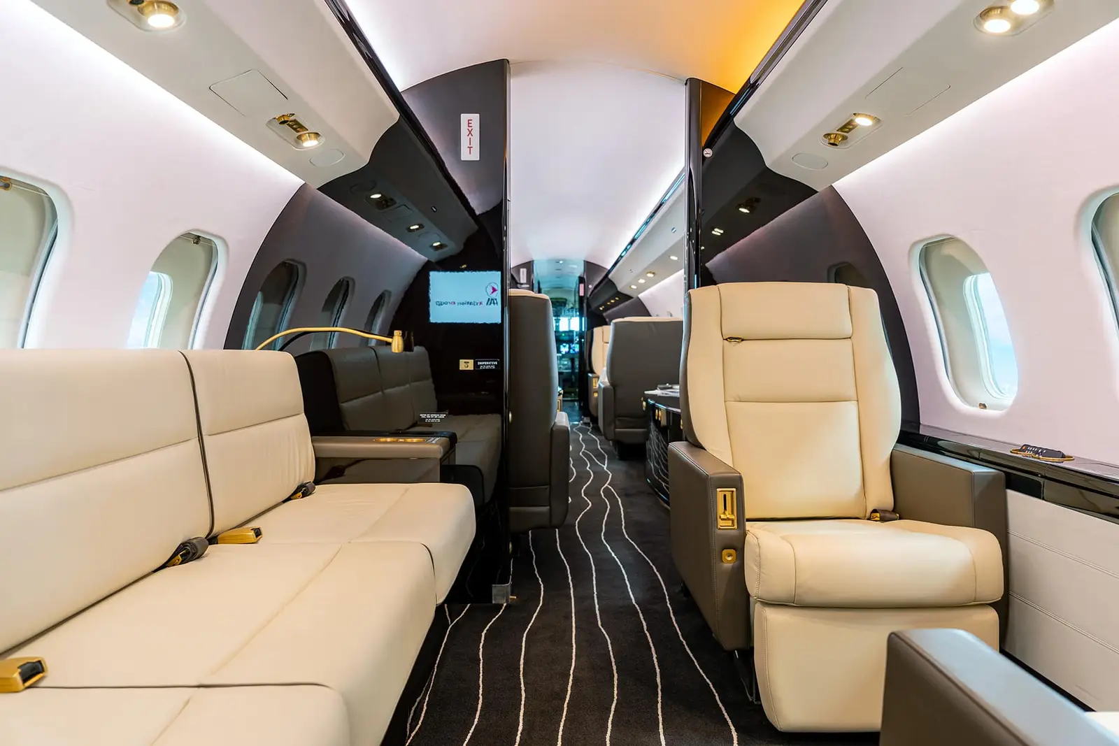 Bombardier Global Express D-AFAU operated by FAI Aviation Group photo 4
