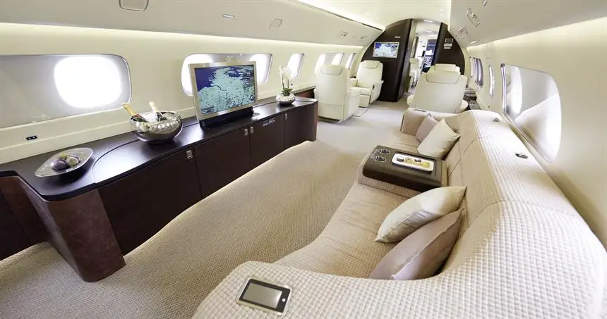 Embraer Lineage 1000 D-ANNI operated by Vistajet photo 2