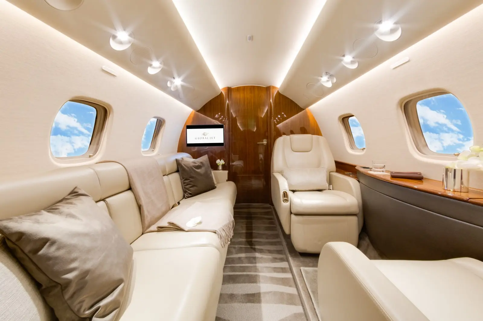 Embraer Legacy 650 D-ANXA operated by Vistajet photo 2