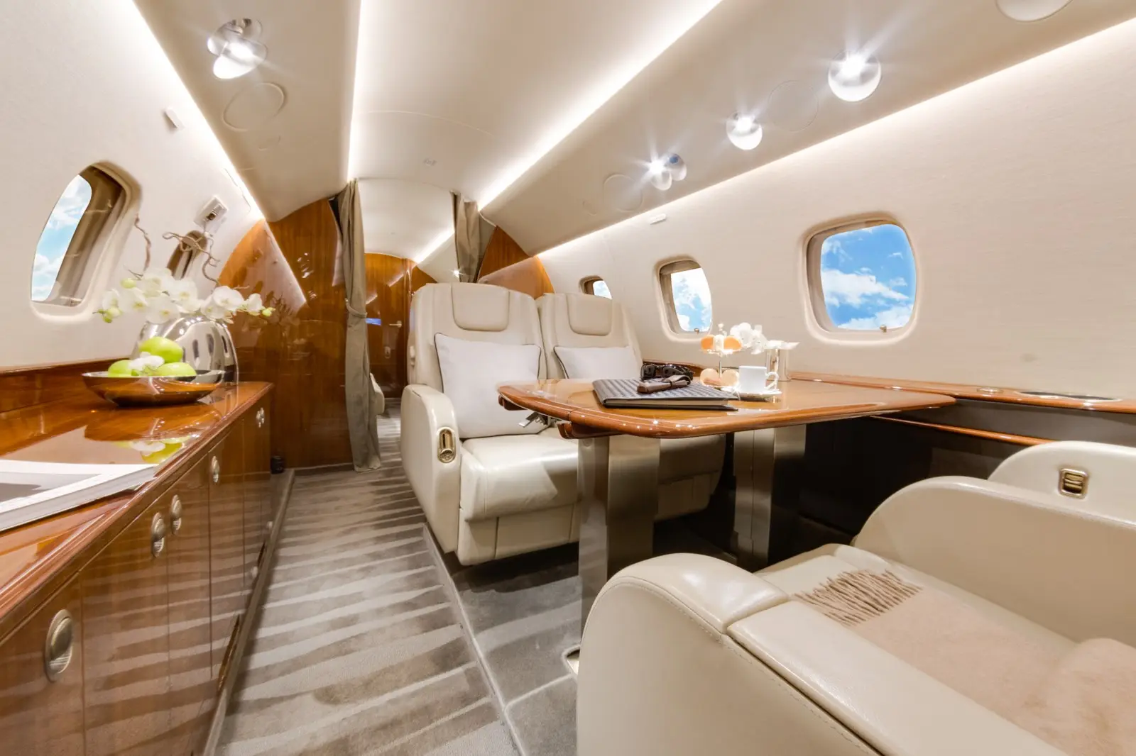 Embraer Legacy 650 D-ANXA operated by Vistajet photo 6
