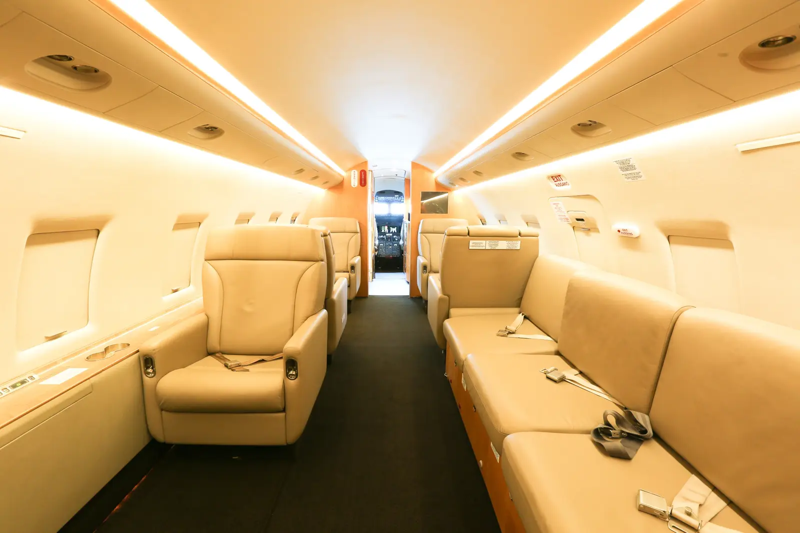 Bombardier Challenger 604 D-AONE operated by UNICAIR photo 2