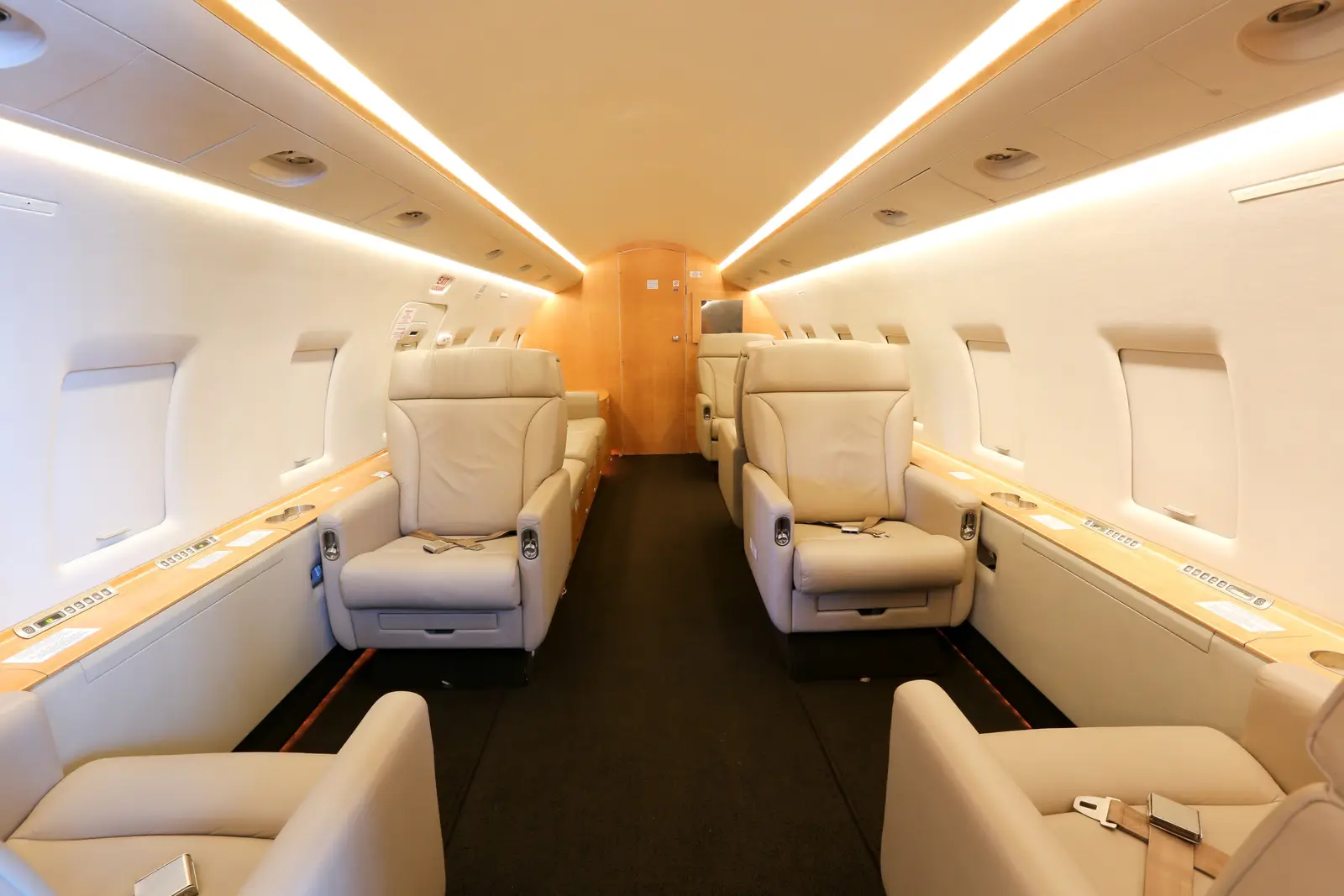 Bombardier Challenger 604 D-AONE operated by UNICAIR photo 3