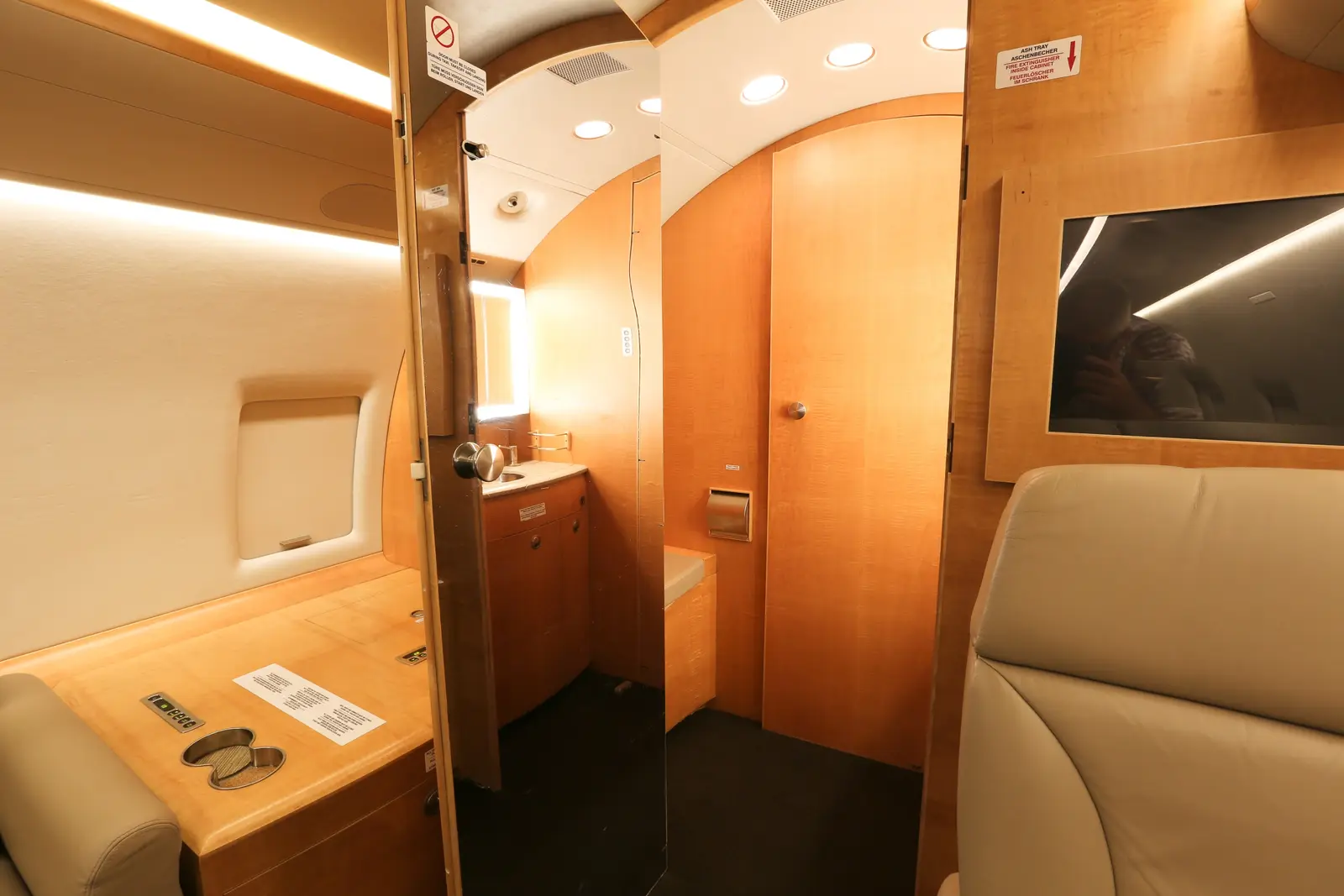 Bombardier Challenger 604 D-AONE operated by UNICAIR photo 4