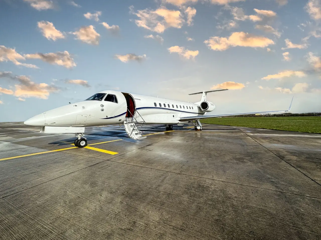 Embraer Legacy 650 D-AOTE operated by Vistajet, exterior