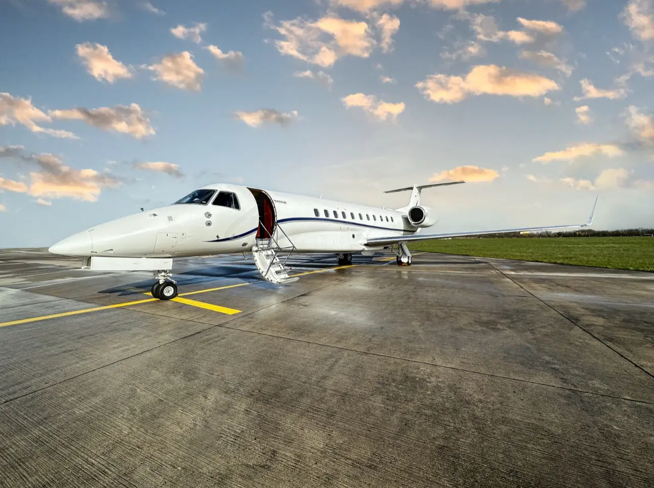 Embraer Legacy 650 D-AOTE operated by Vistajet photo 4