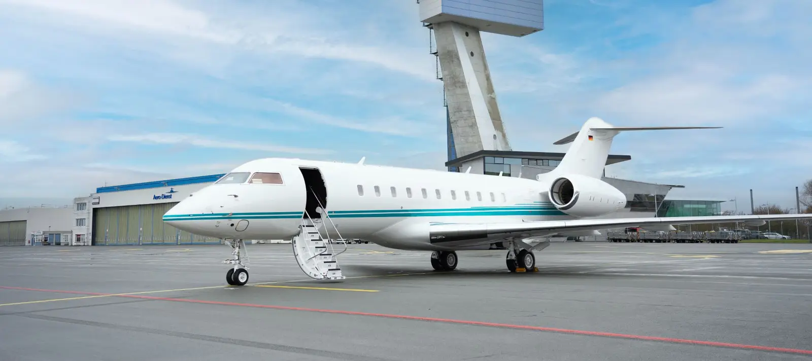 Bombardier Global 5500 D-ARCG operated by Aero-Dienst GmbH photo 4