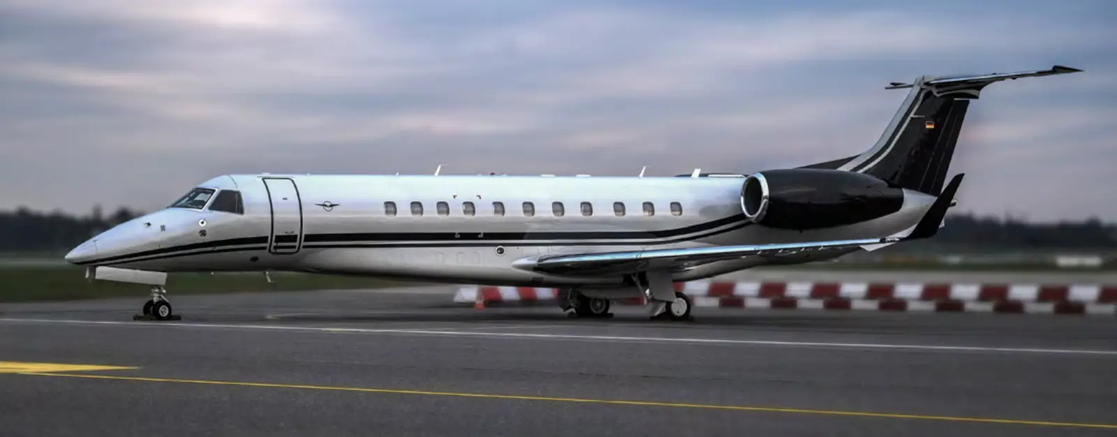 Embraer Legacy 650 D-ASAP operated by Vistajet photo 4