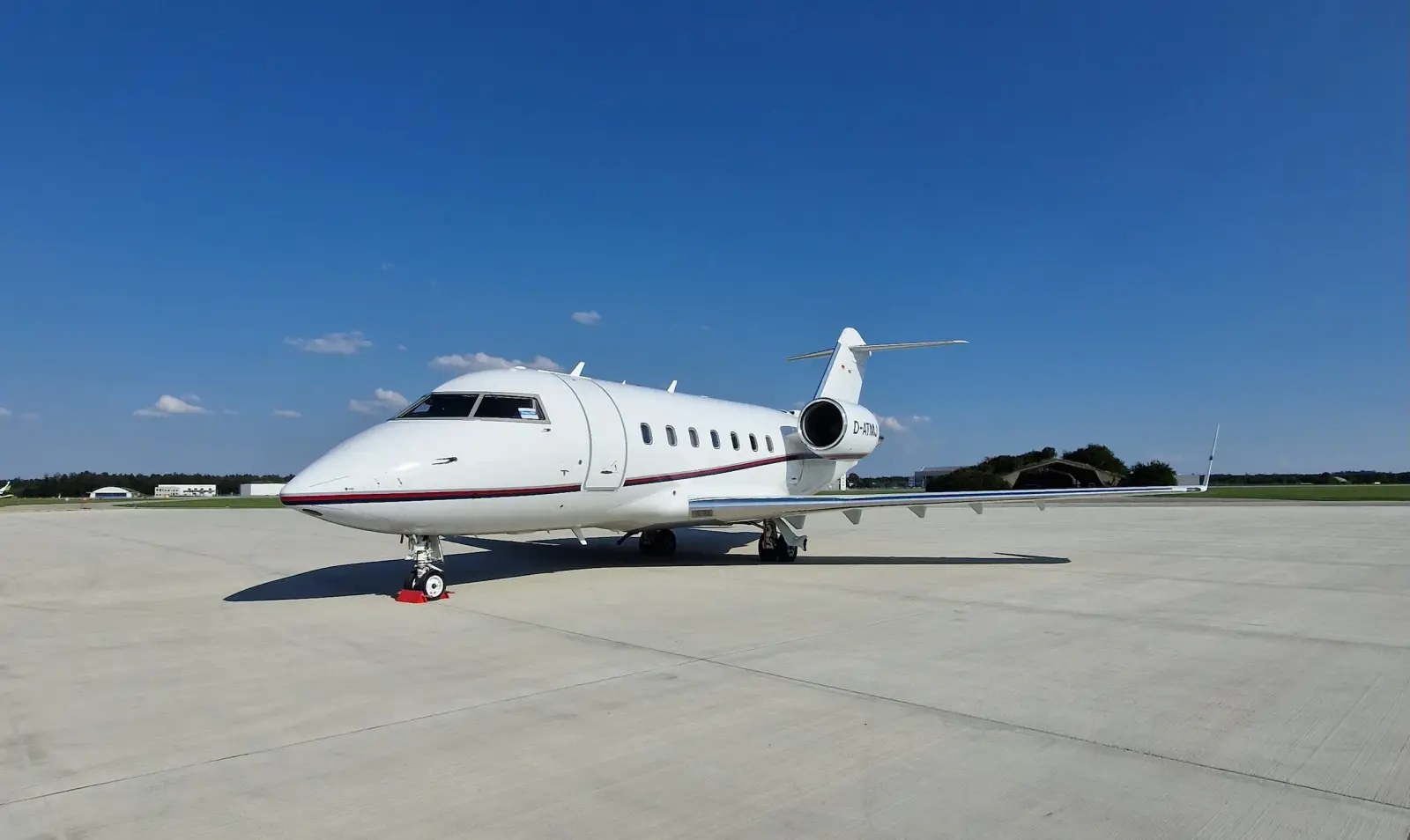 Bombardier Challenger 604 D-ATMJ