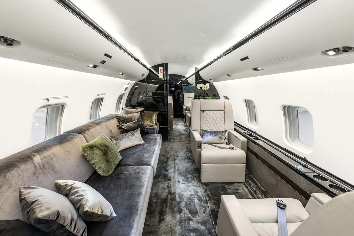 Bombardier Global Express XRS D-AUWE operated by FAI Aviation Group photo 4