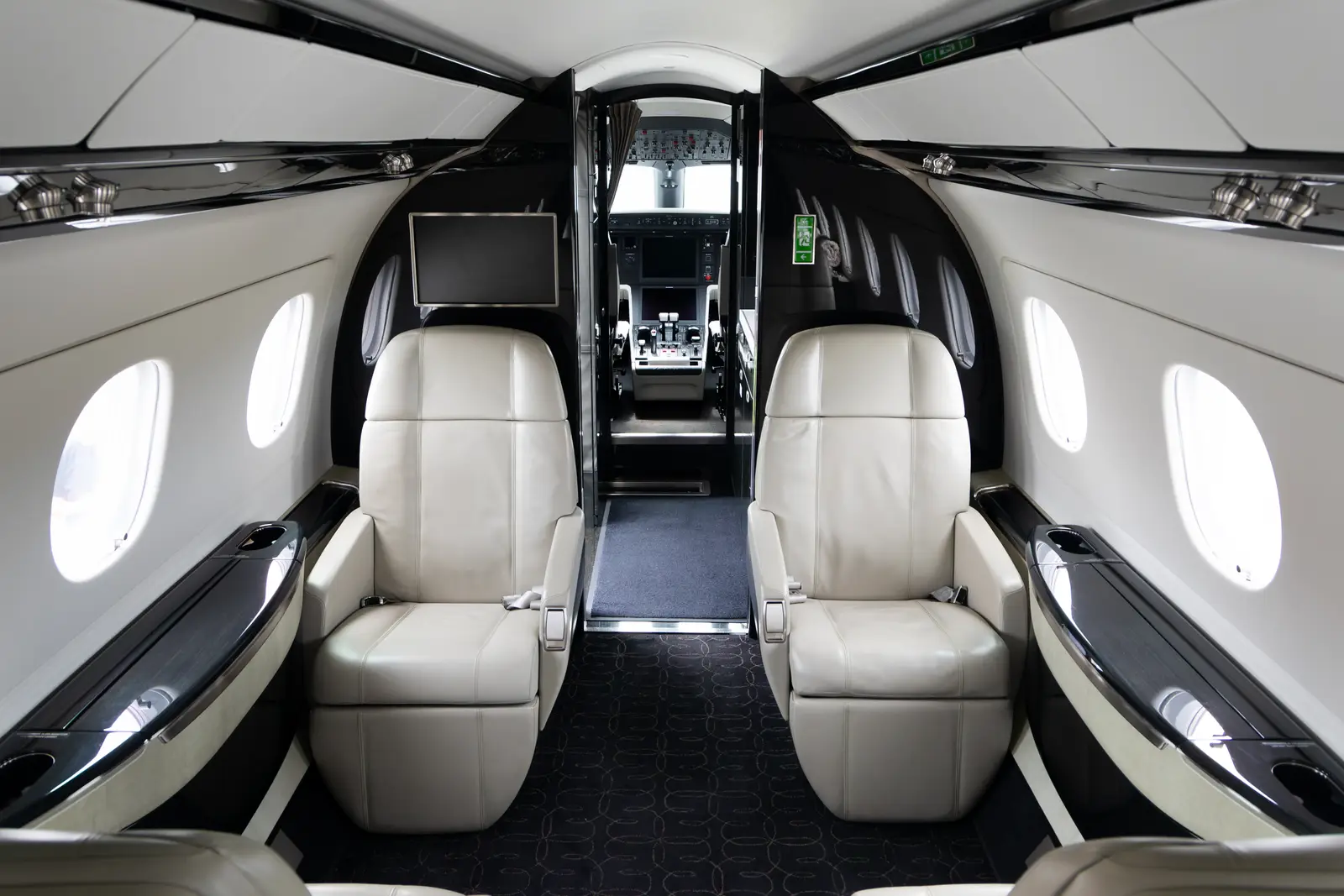 Embraer Legacy 500 D-BABE operated by PAD Aviation Service GmbH photo 3
