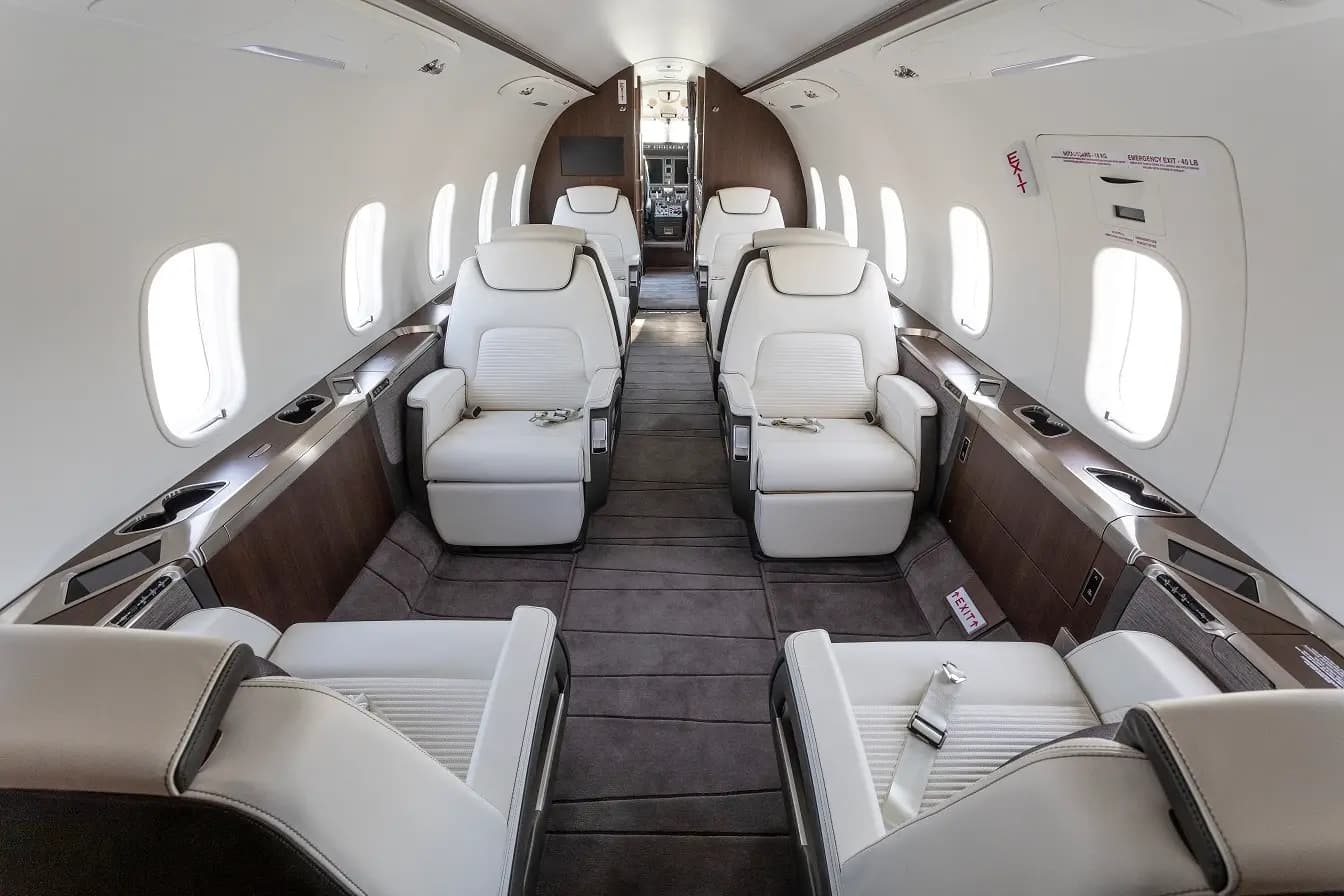 Bombardier Challenger 350 D-BDDE operated by DC Aviation Group photo 2
