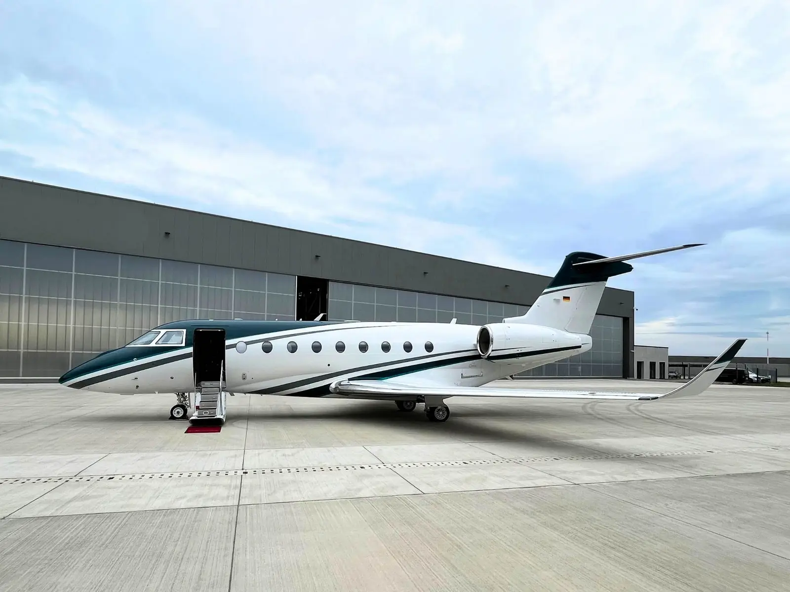 Gulfstream G280 D-BDRX operated by DC Aviation GmbH photo 4