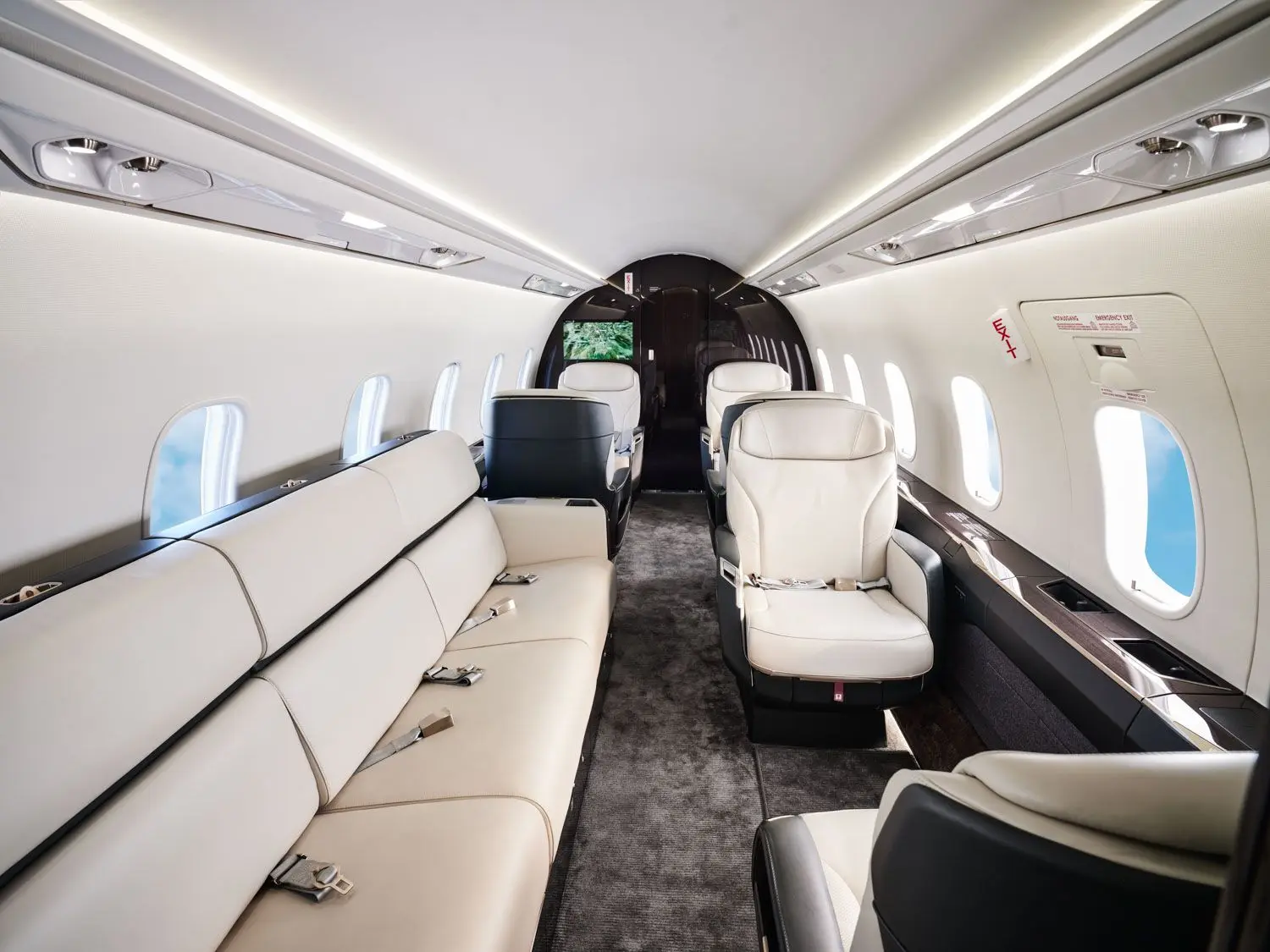 Bombardier Challenger 3500 D-BGAC operated by Aero-Dienst GmbH photo 2