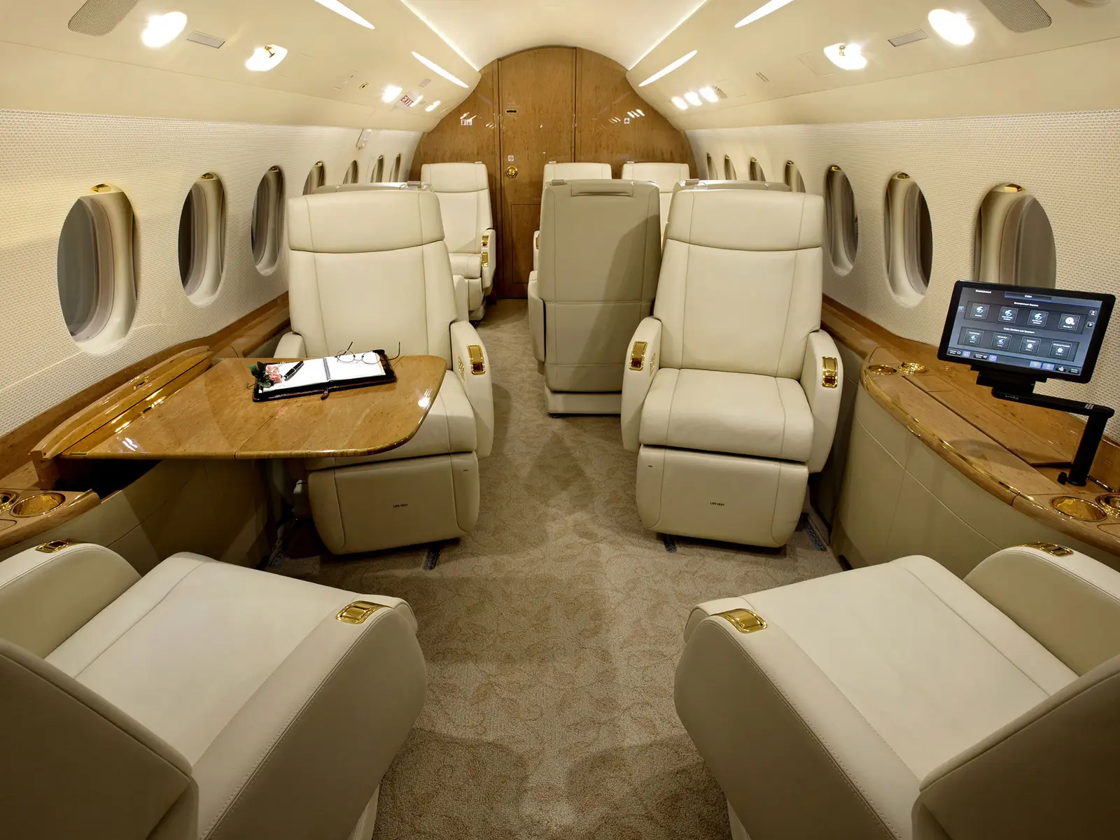 Dassault Falcon 2000S D-BHLM operated by DC Aviation Group photo 4