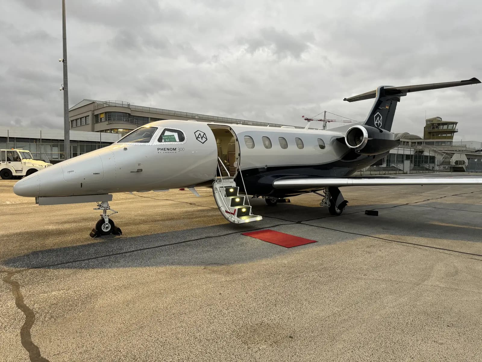 Embraer Phenom 300 D-CAKE operated by Spree Flug Luftfahrt GmbH photo 4