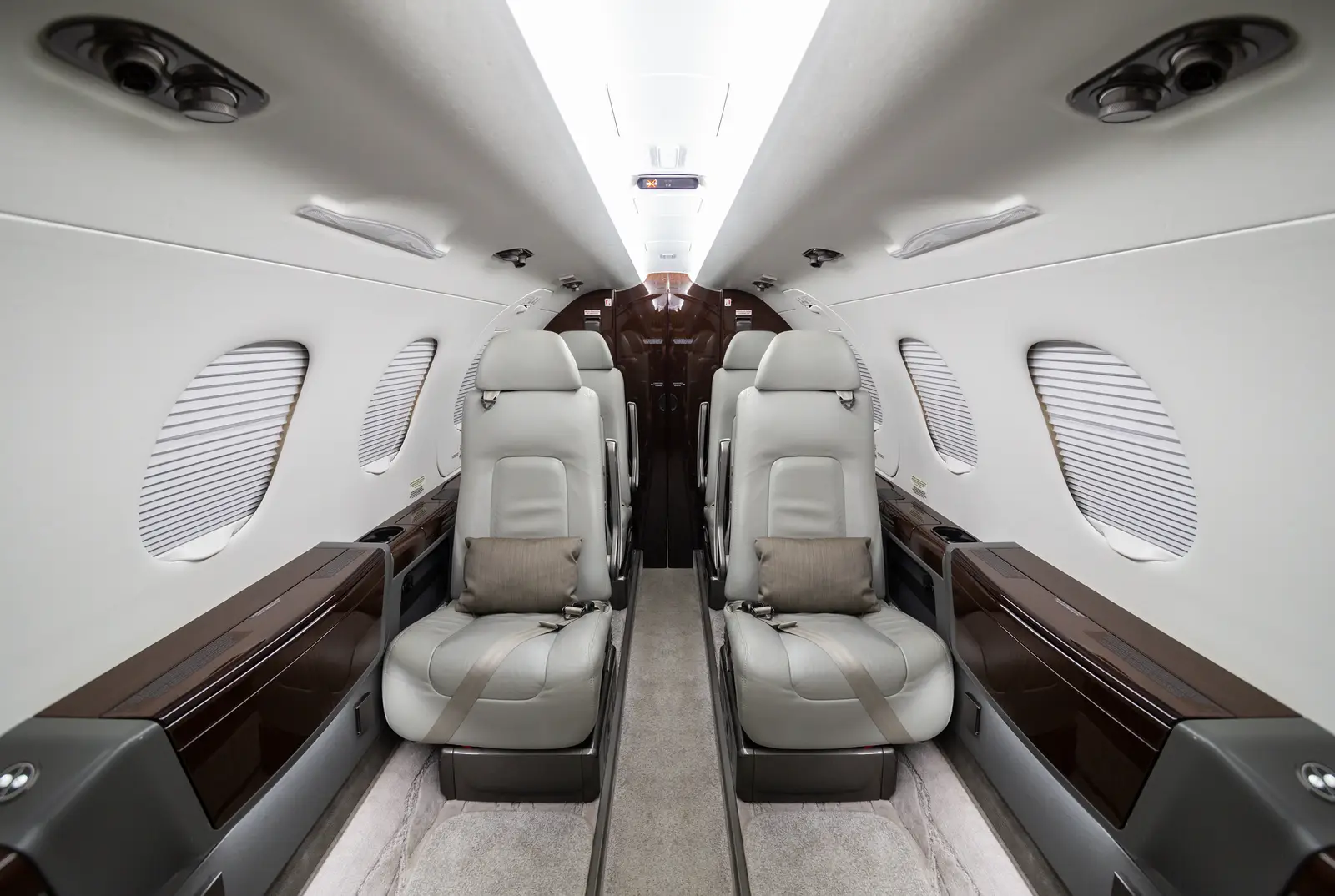 Embraer Phenom 300 D-CDAS operated by DAS Private Jets photo 4