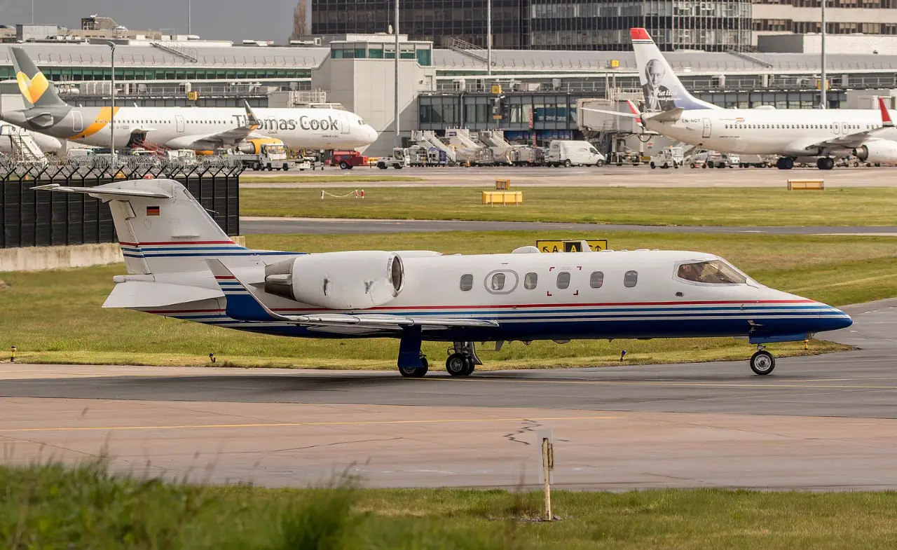 Bombardier Learjet 31A D-CGGG operated by UNICAIR photo 3